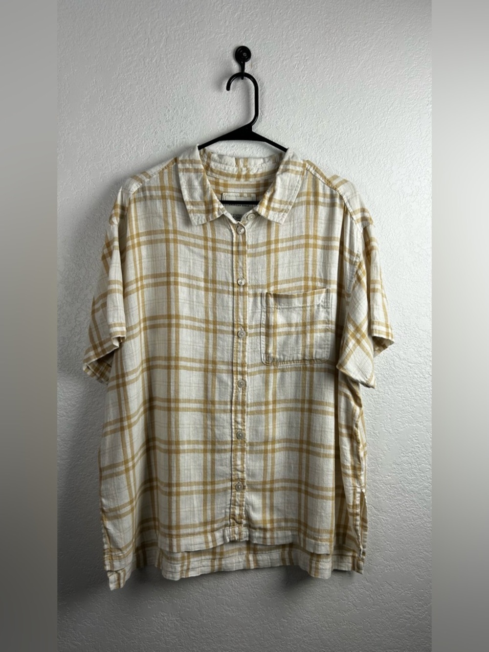 American Eagle Outfitters Short Sleeve Plaid Button-Up Cream & Tan Sz XL TC0787